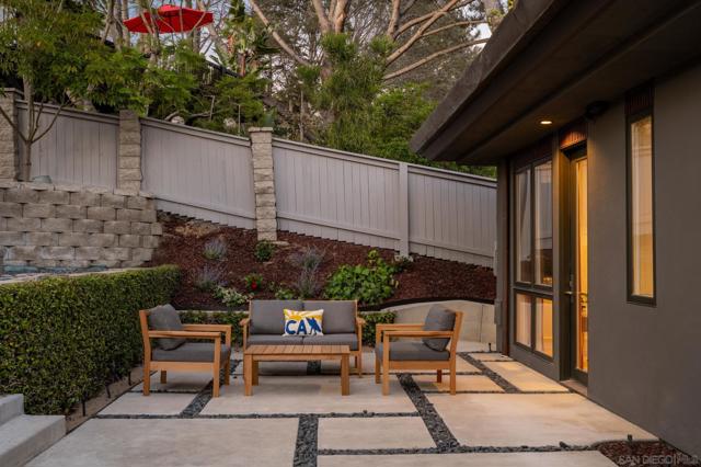 404 Pine Needles, Del Mar CA: https://media.crmls.org/mediaz/c1ff3c44-ceb6-45d3-9d30-81fdc2370f4a.jpg