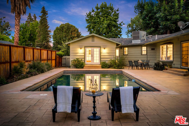 6001 Oakdale Avenue, Woodland Hills CA: https://media.crmls.org/mediaz/c1ff4156-e993-4d53-b7ac-3835e26a25dc.jpg