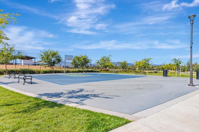 1575 Sunflower Drive, Hollister CA: https://media.crmls.org/mediaz/c1ff542e-5e69-4def-863a-b6f8b4ccda21.jpg