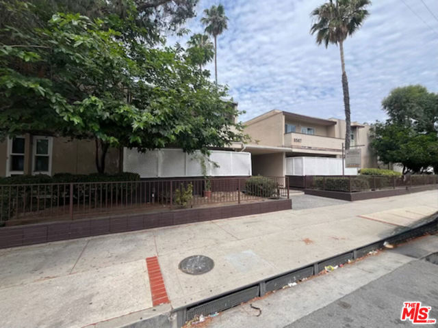 8567 Balboa Boulevard, Northridge CA: https://media.crmls.org/mediaz/c1ff6ce5-67ca-4081-ac53-7b22a11c049b.jpg