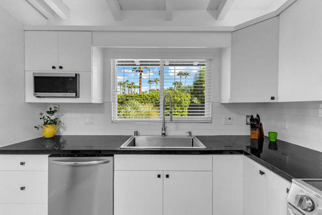1075 E Sunny Dunes Road, Palm Springs, CA 92264