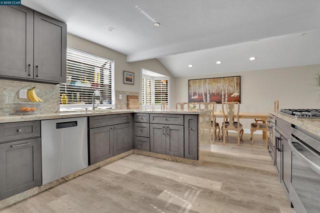 1274 Maywood Ln, Martinez CA: https://media.crmls.org/mediaz/c1ffcbbf-0220-430a-8e5c-1b4d89025a9b.jpg