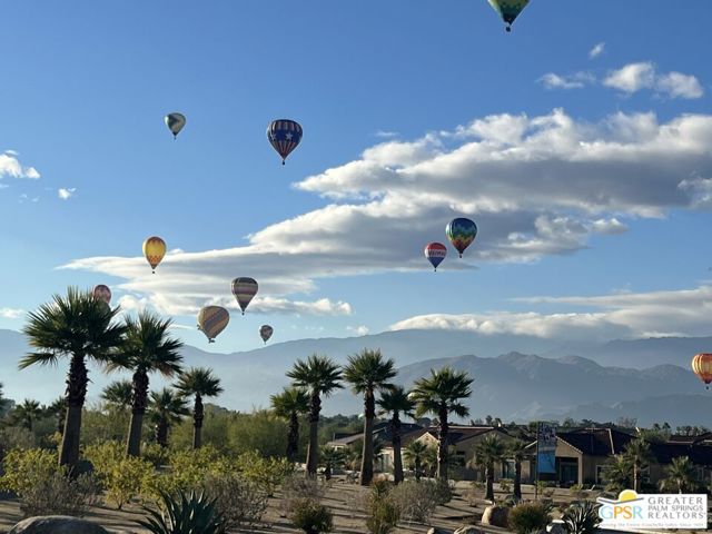 101 Zinfandel, Rancho Mirage CA: https://media.crmls.org/mediaz/c20062eb-c03d-4f7b-95c7-1b130bafd2a2.jpg
