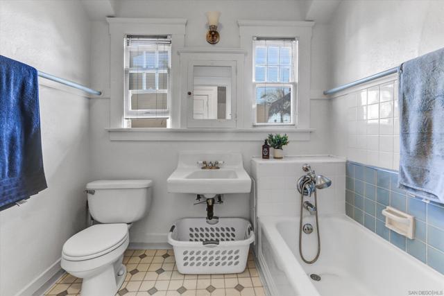3660 28Th St, San Diego CA: https://media.crmls.org/mediaz/c2007a58-5297-4fac-bf63-5ea03f1971d4.jpg
