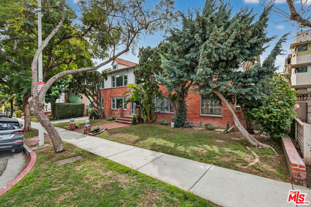 1429 Havenhurst Drive, West Hollywood CA: https://media.crmls.org/mediaz/c20082e1-43d6-4ebf-958a-12da24db2d60.jpg