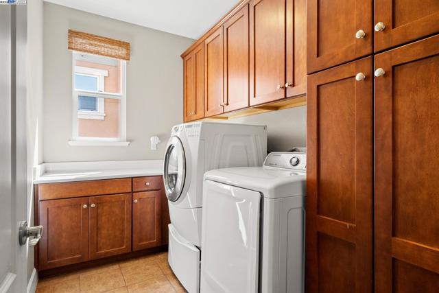 1736 Cottswald St, Danville CA: https://media.crmls.org/mediaz/c2009ae7-3435-435c-9887-89cf6d3b8b8d.jpg