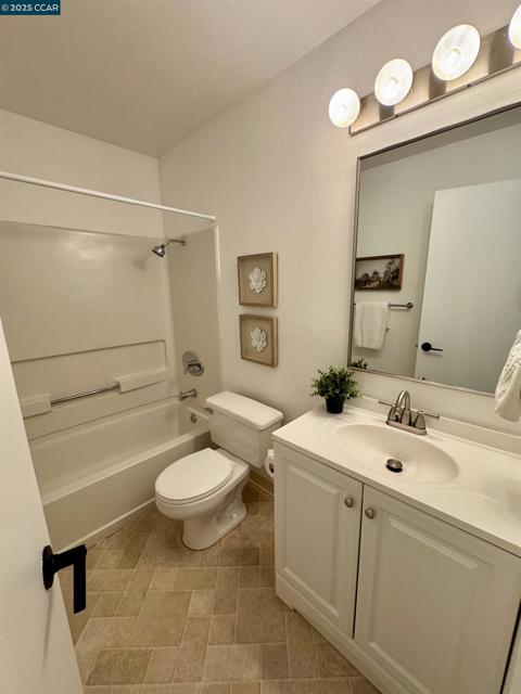 115 Reflections Dr, San Ramon CA: https://media.crmls.org/mediaz/c2009d10-015b-43f3-9798-49b58a41d0f8.jpg