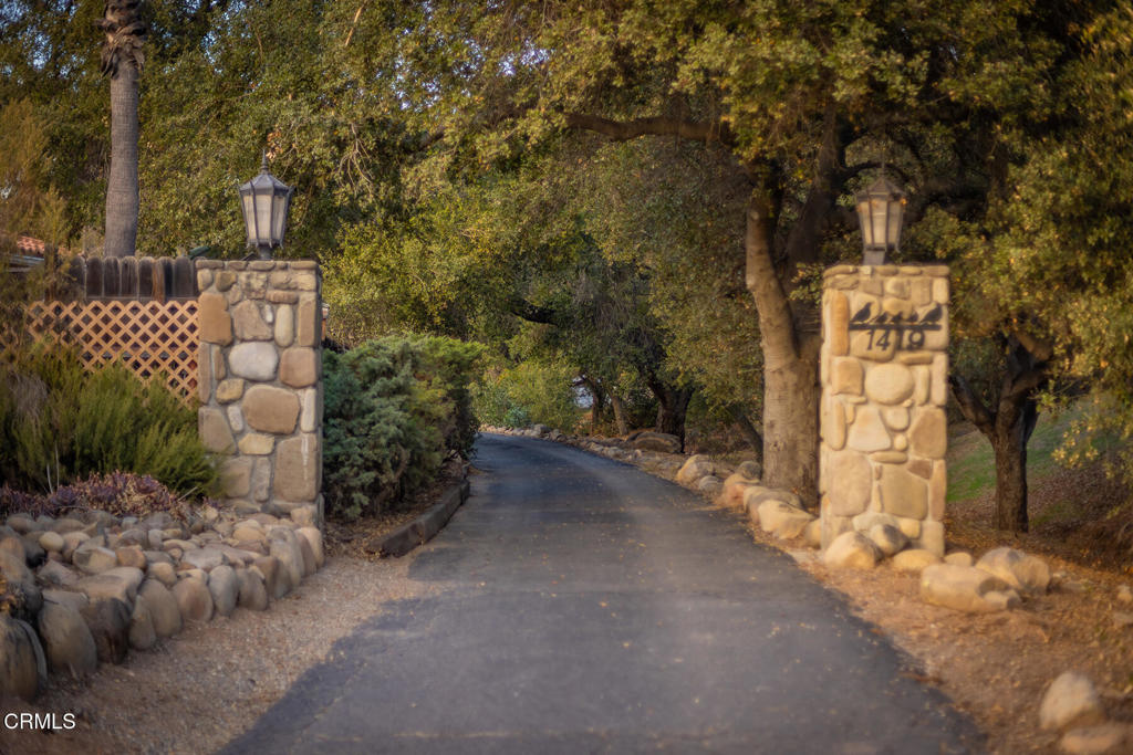 https://media.crmls.org/mediaz/c201316d-2664-4d7d-a9e2-d93635a28d6b.jpg?preset=X-Large