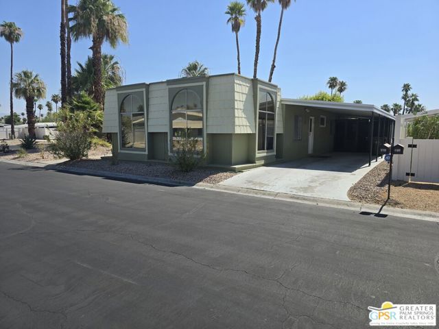 198 Juniper Drive, Palm Springs CA: https://media.crmls.org/mediaz/c201b197-a254-4100-964c-5765e378d41c.jpg