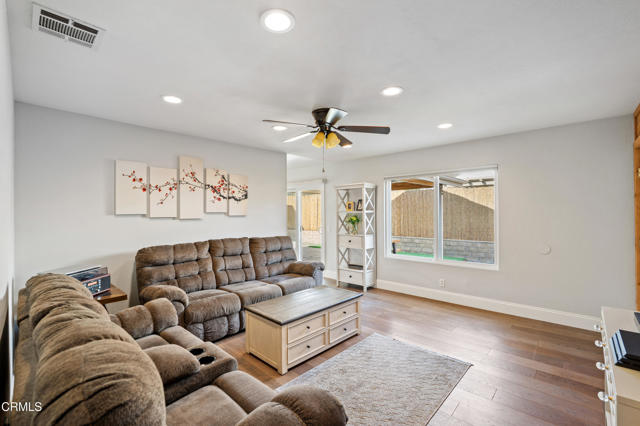 Detail Gallery Image 7 of 30 For 721 Hunt Cir, Camarillo,  CA 93012 - 3 Beds | 2 Baths