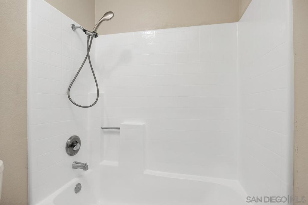 https://media.crmls.org/mediaz/c201d685-4e4a-4fd6-85bd-70e6fa87e163.jpg?preset=X-Large