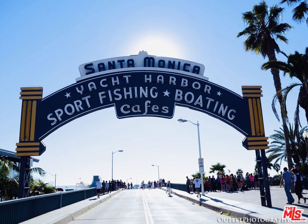 https://media.crmls.org/mediaz/c201df12-90de-40b6-a367-8effebfa2466.jpg?preset=X-Large