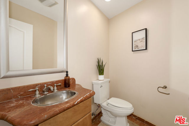 1862 S Bentley Avenue, Los Angeles CA: https://media.crmls.org/mediaz/c20217ee-2f8f-4d02-b143-67fdd3905d31.jpg