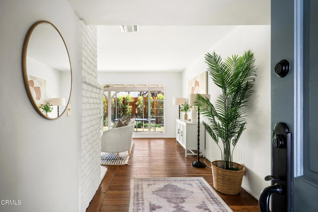 Detail Gallery Image 2 of 45 For 1640 N Altadena Dr, Pasadena,  CA 91107 - 3 Beds | 2 Baths