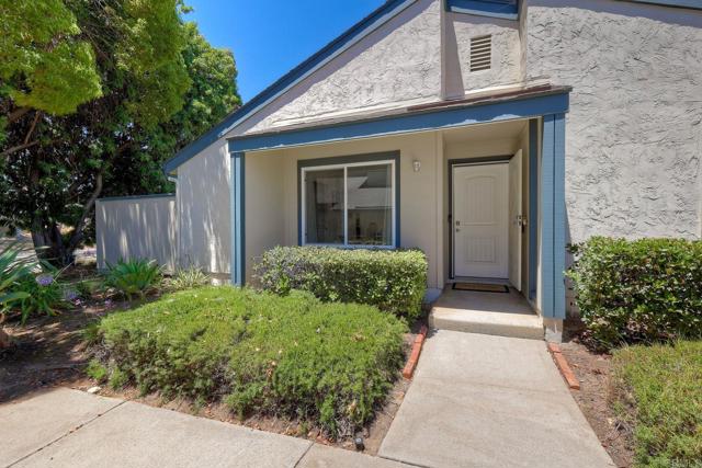 232 Cerco Rosado, San Marcos CA: https://media.crmls.org/mediaz/c2029d05-7d41-4b9e-98bd-f9d8aea57c69.jpg
