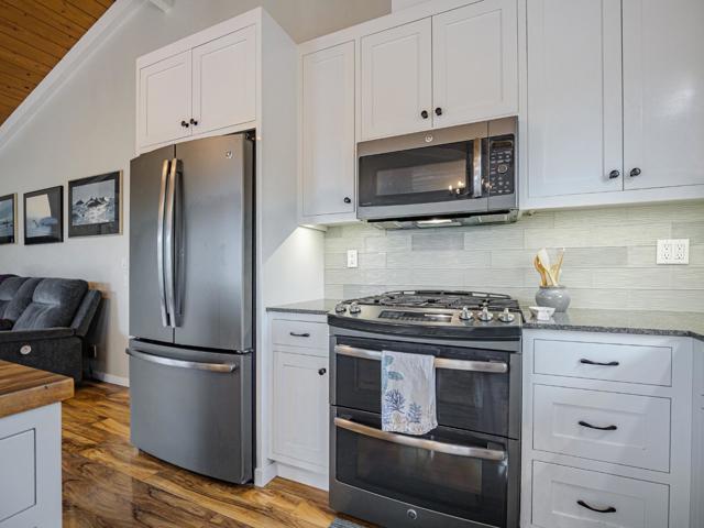 353 Allan Lane, Corralitos CA: https://media.crmls.org/mediaz/c2029ea4-ad8c-4290-94f9-a7da5d9b213e.jpg