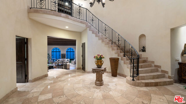 23806 Malibu Crest Drive, Malibu CA: https://media.crmls.org/mediaz/c202adbe-5da3-4940-96f6-241d19c3f042.jpg