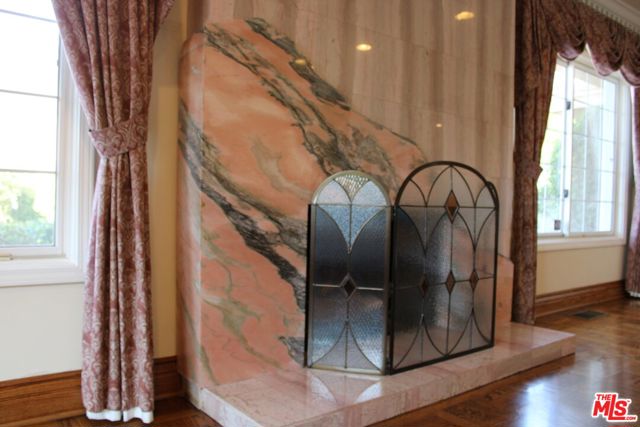 11502 Dona Teresa Drive, Studio City CA: https://media.crmls.org/mediaz/c2032032-7735-4669-896b-466a6f3aa83b.jpg