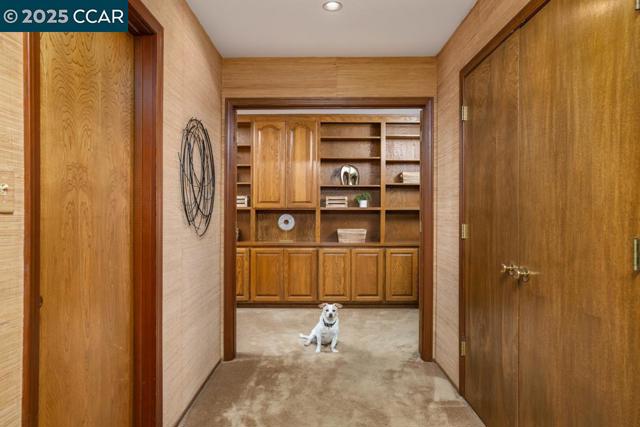 216 Castle Glen Rd, Walnut Creek CA: https://media.crmls.org/mediaz/c2034e66-76e4-4303-8a1e-c5c419fe1fd7.jpg