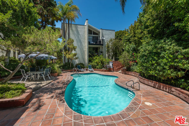 1340 S Beverly Glen Boulevard, Los Angeles CA: https://media.crmls.org/mediaz/c2039119-7f6e-487d-8440-a779c1699e0d.jpg