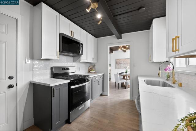 1838 Overhill Rd, Concord CA: https://media.crmls.org/mediaz/c204e01c-511a-4e90-b8ae-9f44a2ba1e8e.jpg