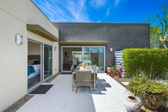 428 Chelsea Drive, Palm Springs CA: https://media.crmls.org/mediaz/c205ba13-9782-4f6b-b6a5-37a043dd88ff.jpg