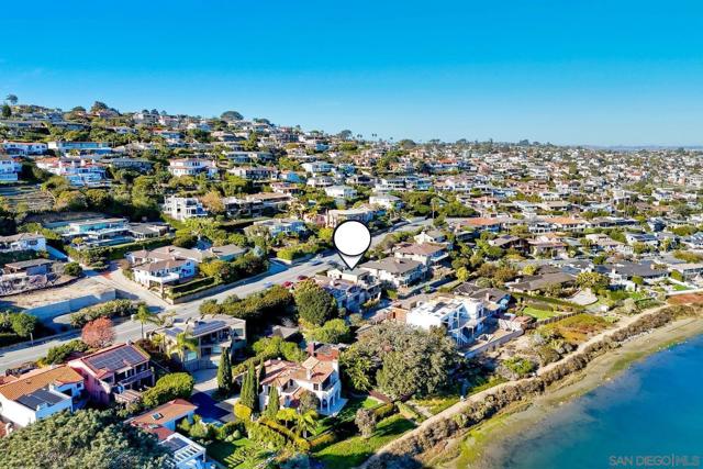 812 San Antonio Pl, San Diego CA: https://media.crmls.org/mediaz/c2067445-2a76-4681-8561-d37d33a81701.jpg
