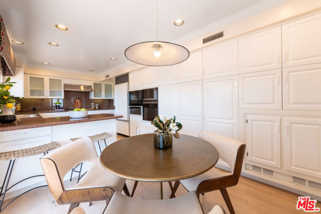 16331 Tudor Drive, Encino CA: https://media.crmls.org/mediaz/c206f4e7-59a0-4a20-b4ae-bf7f47abe43a.jpg