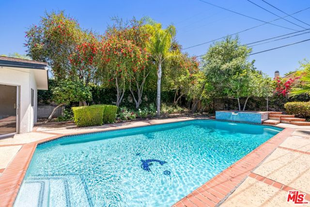 4509 Canoga Drive, Woodland Hills CA: https://media.crmls.org/mediaz/c207dbfe-53d0-46b4-a52c-c983c54774db.jpg