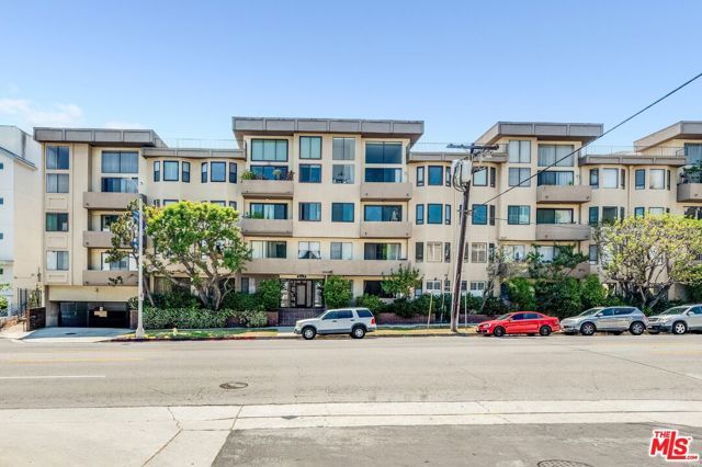 Image 37 of 38 For 1557 Beverly Glen Boulevard 203