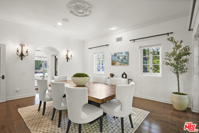 18414 Corazon Circle, Tarzana CA: https://media.crmls.org/mediaz/c2086359-5df7-4554-b856-978213e77404.jpg
