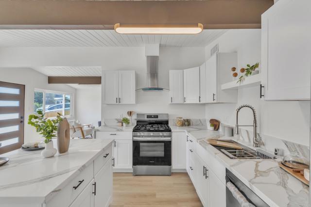 9850 Arapaho St, Spring Valley CA: https://media.crmls.org/mediaz/c209085c-d6e1-4781-aaa3-2b18e8d1f67b.jpg