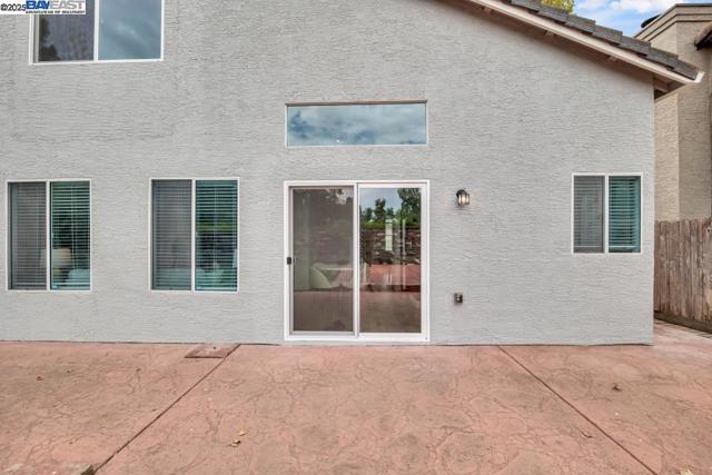 9193 Bungalow Way, Elk Grove CA: https://media.crmls.org/mediaz/c2091bb6-b756-4656-82e5-5f56ab368354.jpg