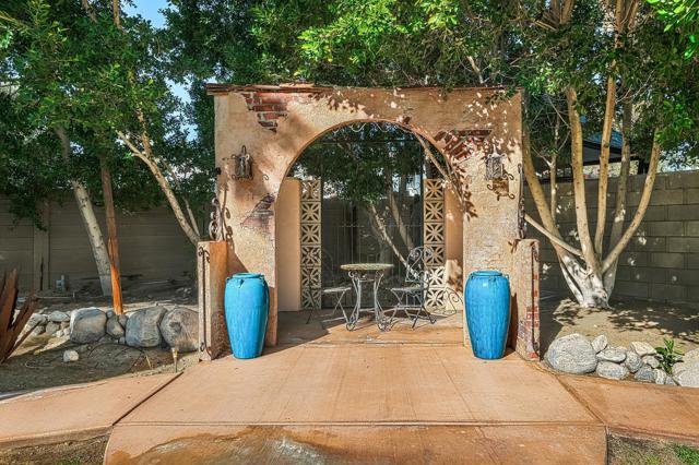 2525 N Farrell Drive, Palm Springs CA: https://media.crmls.org/mediaz/c209e4d9-32ee-4234-99ff-fbb0a7168684.jpg