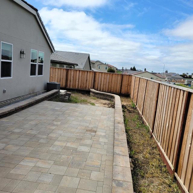 2080 Fuchsia Drive, Hollister CA: https://media.crmls.org/mediaz/c20af769-7606-41ec-bfba-d8e7e4d15aaa.jpg