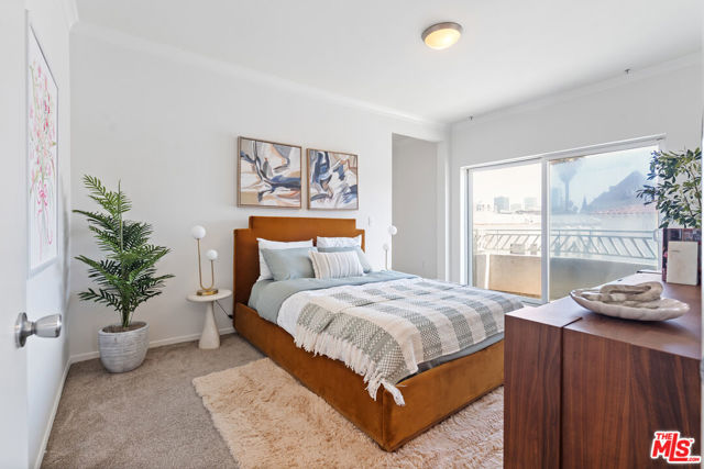906 S Serrano Avenue, Los Angeles CA: https://media.crmls.org/mediaz/c20b0fb7-1132-4f88-a105-9dd34efe1c14.jpg
