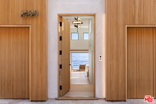 24818 Malibu Road, Malibu CA: https://media.crmls.org/mediaz/c20b9705-13cc-403d-b26c-708dff301e89.jpg