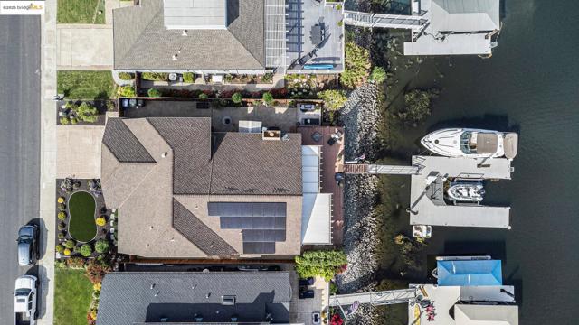 737 Willow Lake Rd, Discovery Bay CA: https://media.crmls.org/mediaz/c20c1f62-d1f6-475f-a5e2-fbd2b58fdfb3.jpg