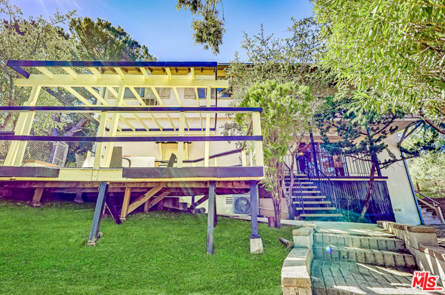 7951 Glenties Lane, Sunland CA: https://media.crmls.org/mediaz/c20c2d56-186b-4e29-8827-75e6685a4935.jpg