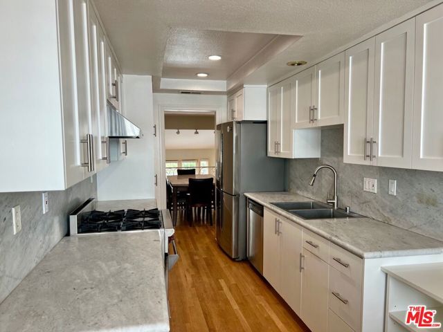 1586 Palisades Drive, Pacific Palisades CA: https://media.crmls.org/mediaz/c20c499e-6e37-4ce3-a199-4040e2c87af2.jpg