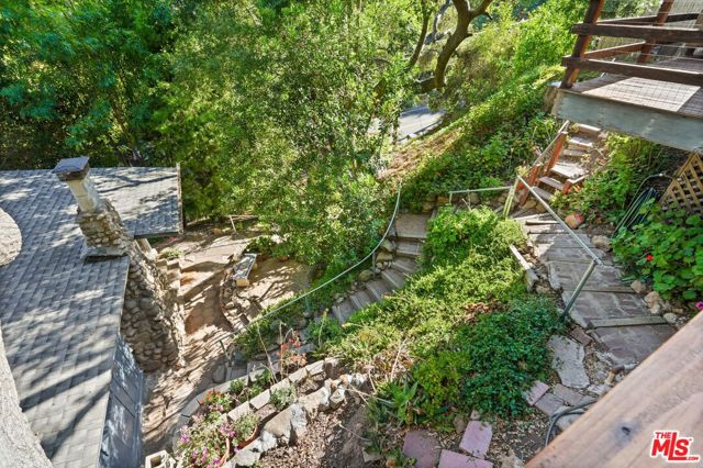 860 Old Topanga Canyon Road, Topanga CA: https://media.crmls.org/mediaz/c20c6ed9-f283-4c99-9bc3-b5a02121c927.jpg