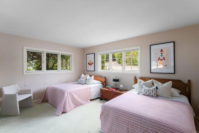 6018 Folsom Drive, La Jolla CA: https://media.crmls.org/mediaz/c20c804f-e795-4bd5-bc52-ef22a3b6fa48.jpg