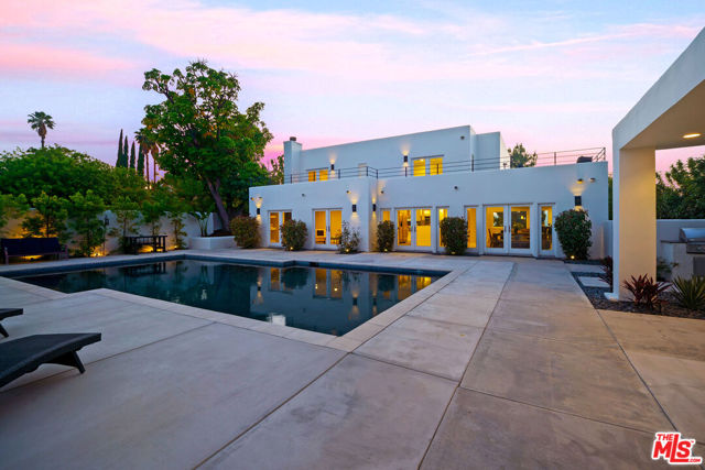 5118 Cerrillos Drive, Woodland Hills CA: https://media.crmls.org/mediaz/c20c9958-20d3-47d4-8984-01bea804047d.jpg