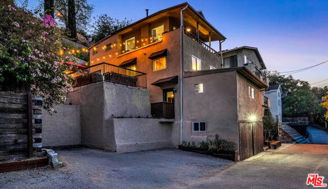 1948 Sunflower Avenue, Los Angeles CA: https://media.crmls.org/mediaz/c20cb356-1ee2-4795-87d7-e1aa2172e8f7.jpg