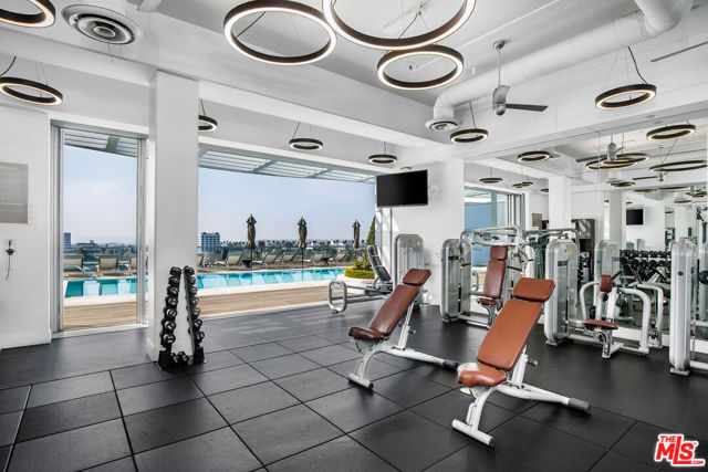 8500 Burton Way, Los Angeles CA: https://media.crmls.org/mediaz/c20cbfe0-32c4-47e9-b8d2-eb84f4d50d34.jpg