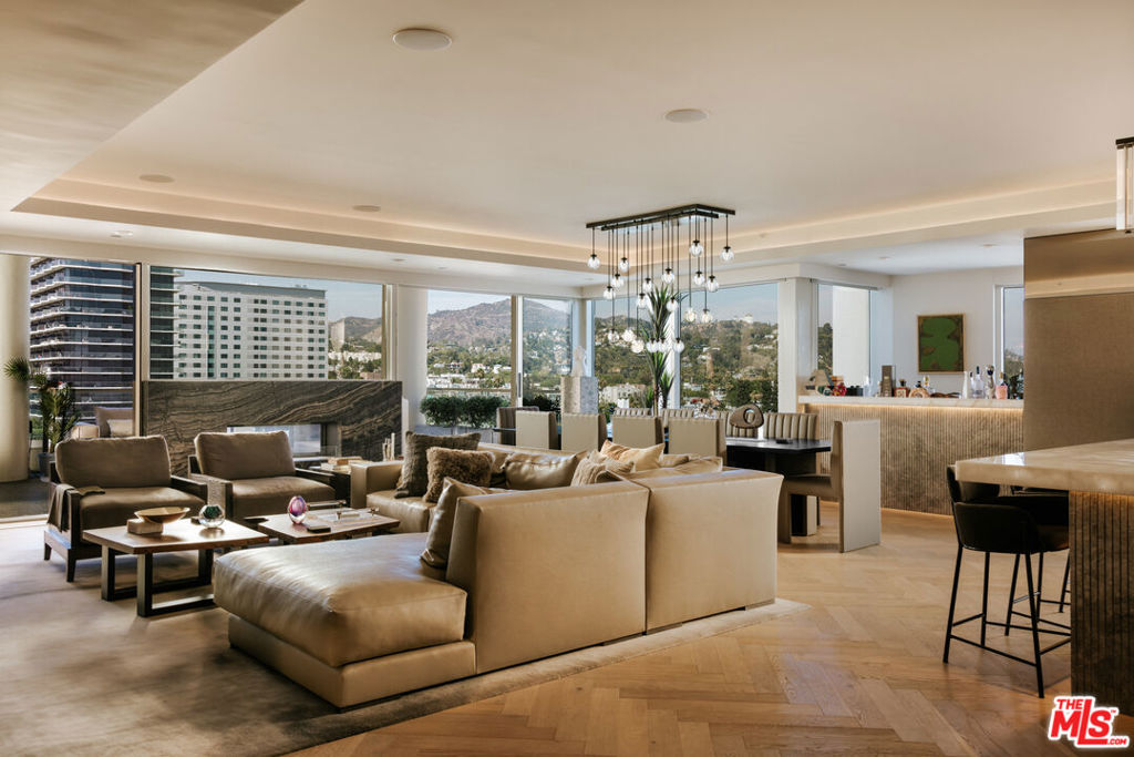 6250 Hollywood Boulevard #14A