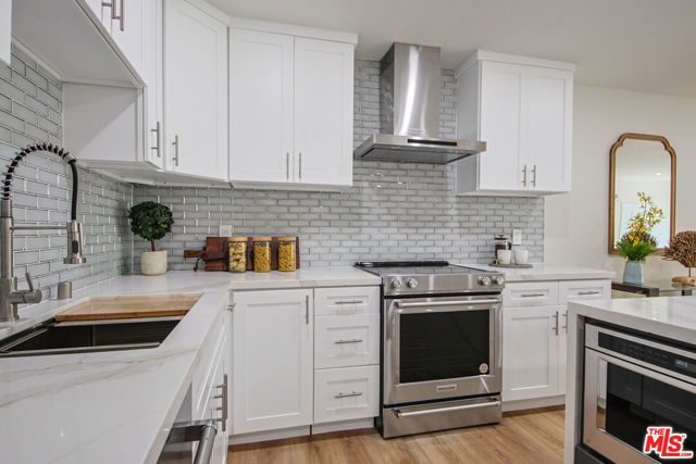 20 Ironsides Street, Marina del Rey CA: https://media.crmls.org/mediaz/c20d0603-6ace-4676-b57e-46677ad7c889.jpg