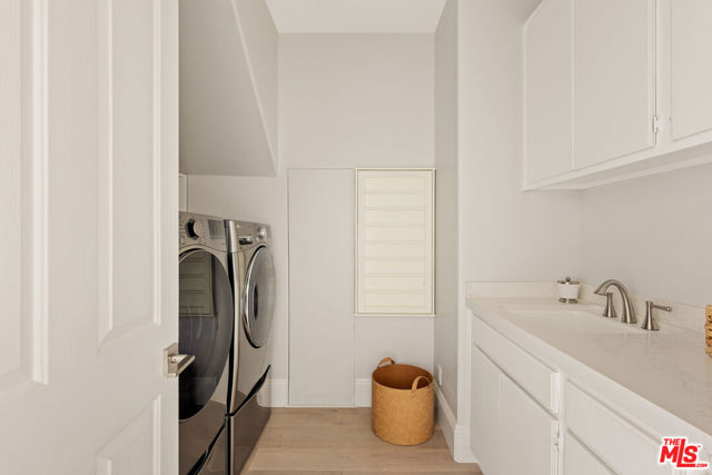 6592 Kentwood Bluffs Drive, Los Angeles CA: https://media.crmls.org/mediaz/c20d68e4-22cf-4f38-8190-7ff7ba1455ae.jpg