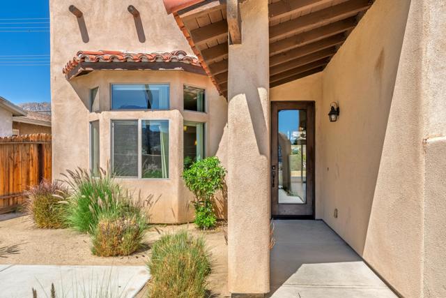 51885 Avenida Bermudas, La Quinta CA: https://media.crmls.org/mediaz/c20d8506-a076-442f-8895-50fbc0f15d9b.jpg
