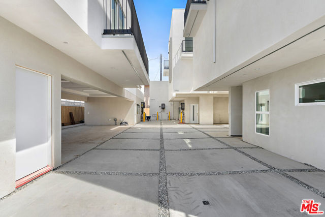 10963 Calvert, North Hollywood CA: https://media.crmls.org/mediaz/c20dae20-e571-44fa-a4b9-4d4fe3e94bc1.jpg